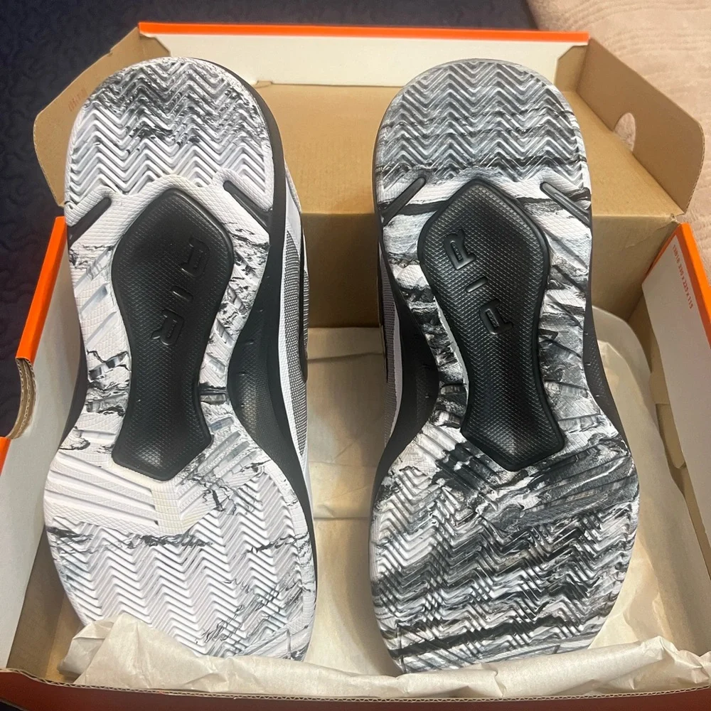 SOLD Brand new in box Nike Air Mavin Lows. Size 10 - Picture 4 of 4